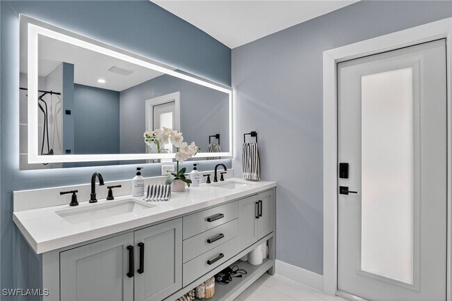 Building Photo - 5270 Berkeley Dr