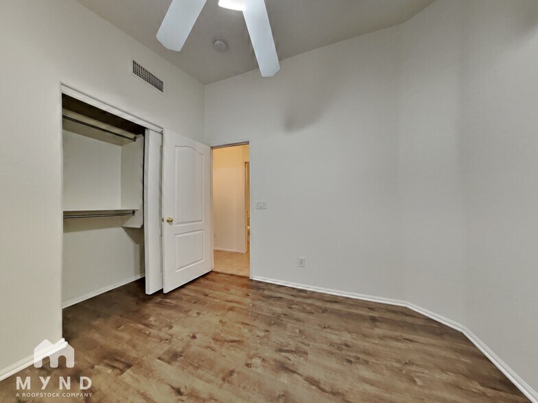 Building Photo - 542 N 169th Ave