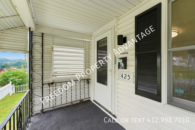 Building Photo - 425 32nd St