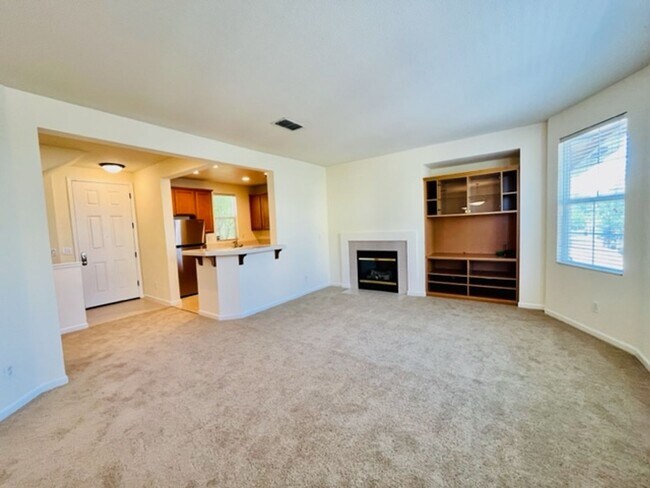 Building Photo - Gorgeous 3BD/2.5BA Tri-Level Townhouse- Ga...