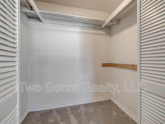 Building Photo - 3900 Hiddleston Cir