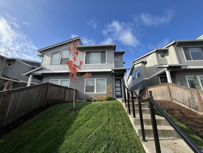 Building Photo - Gorgeous 3BR Home with Open Main Level & Large Primary Suite