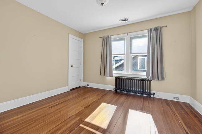 Building Photo - 35 Birch St