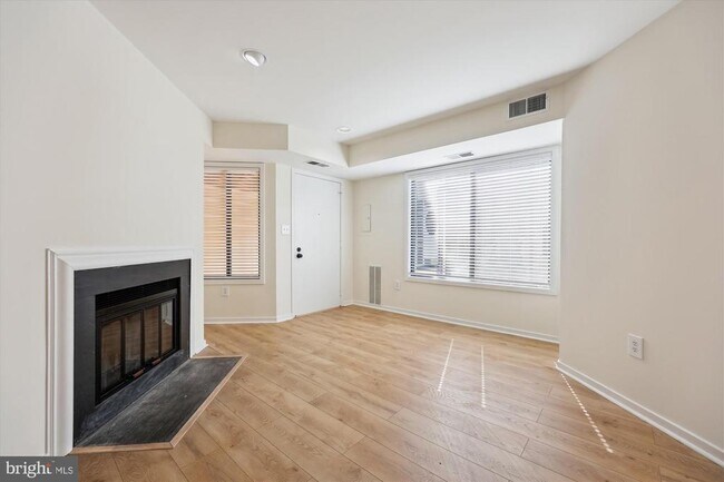 Building Photo - 9912 Hellingly Pl