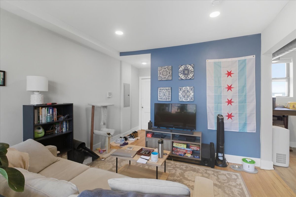 Building Photo - 4004 N Bell Ave