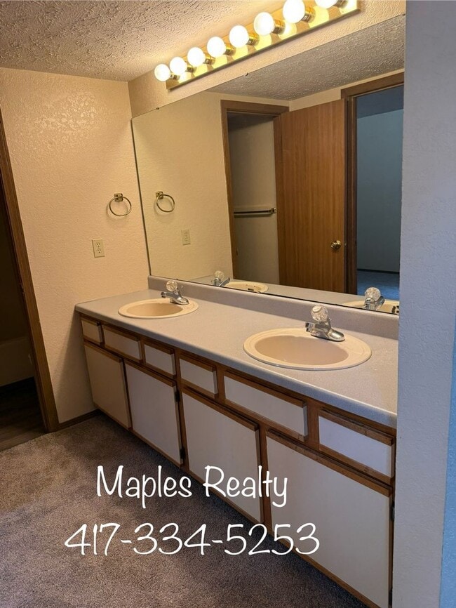 Building Photo - 2 bed/2 bath loft style BRANSON condo @ Fa...