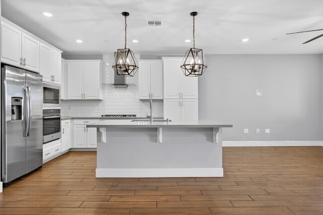 Building Photo - Charming 3-Bedroom Haven in Elk Grove with 2 Full Baths and 1603 Sq Ft of Comfort!