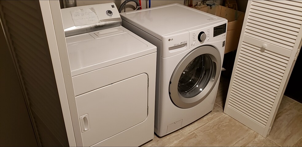 Washer/dryer - 47 Sea Island Dr N