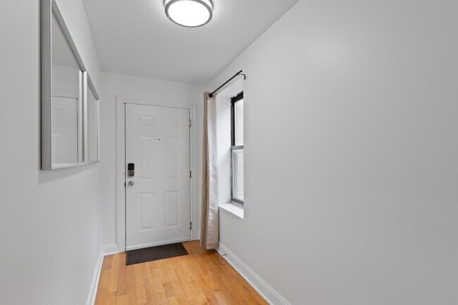 Building Photo - 85 Broadway