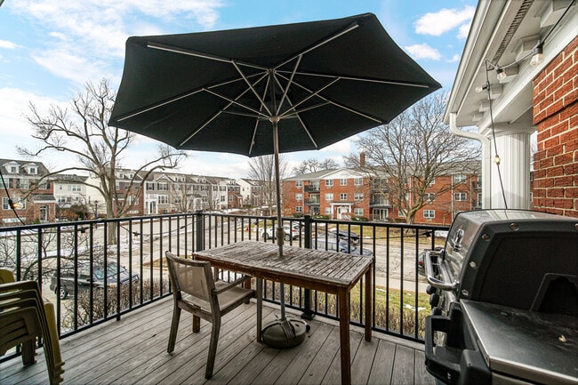 Building Photo - 101 N Lincoln Ln