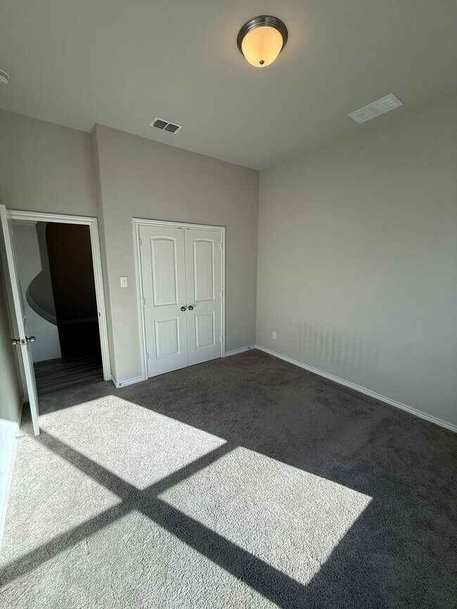 Building Photo - Charming 1-Story 4 Bedroom 2 Bathroom in Little Elm, TX