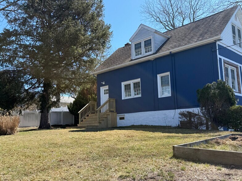 Building Photo - 143 Beaver Dr