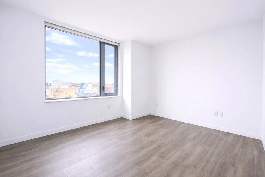 Building Photo - 1524 Sheepshead Bay Rd