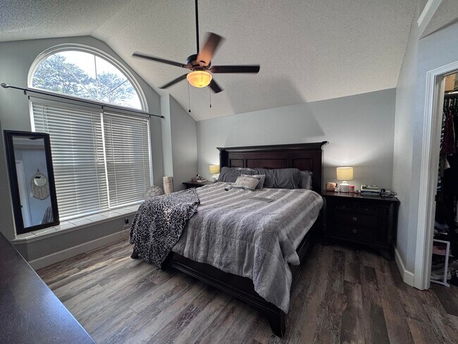 Building Photo - 315 Parkwood Pl