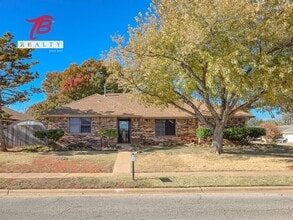 Building Photo - Spacious 3 bedroom, 2 bath single-family home in the desirable Lyrewood/Woodlake area of northwes...