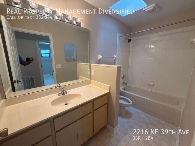 Building Photo - 2216 NE 39th Ave