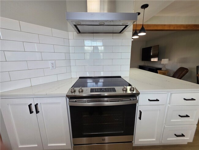 Building Photo - 2402 SE Jayel Terrace