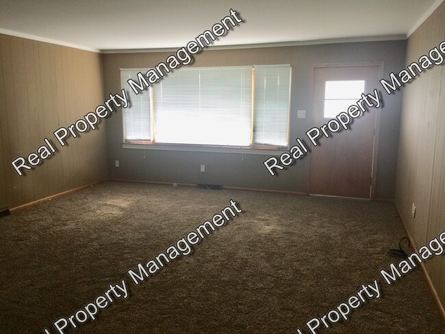 Building Photo - Two Bedroom Duplex