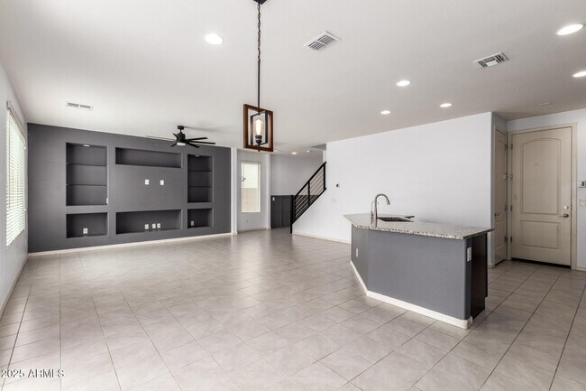 Building Photo - 5427 S Canyon Rim
