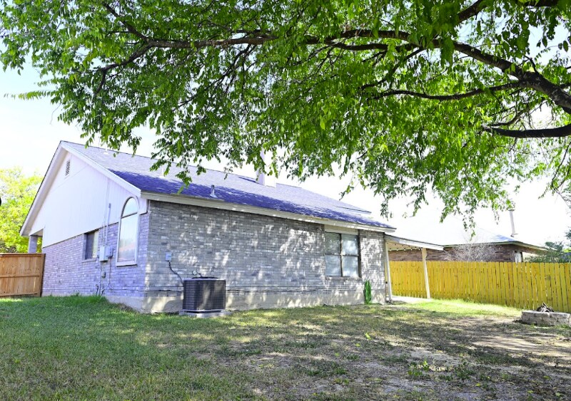 Building Photo - 7011 Beech Trail Dr