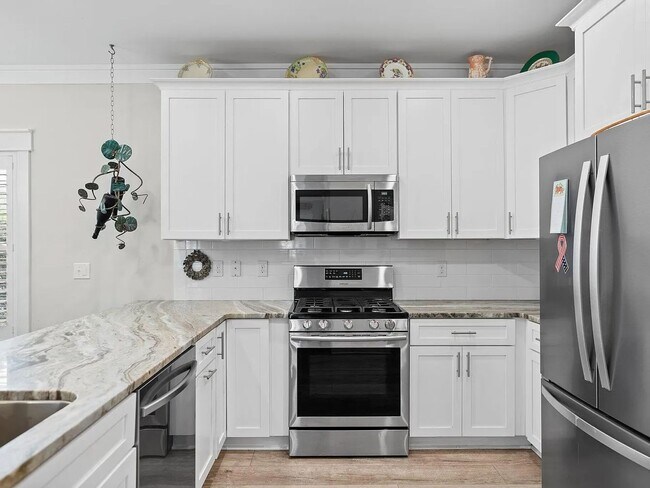 Building Photo - Gorgeous newer 2-Story, 4 bedroom Home in ...