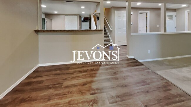 Building Photo - Charming 3-bedroom single-family home with...