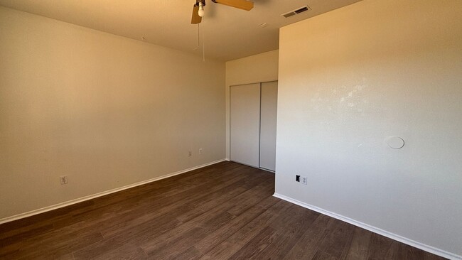 Building Photo - Quaint Three Bedroom, Two Bathroom Home!