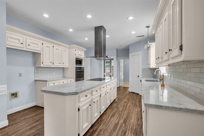 Building Photo - 17703 Forest Park Ln