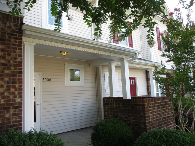 Primary Photo - Pretty 3 Bedroom Townhouse in the Clemmons...