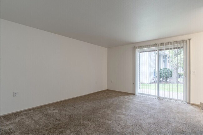 Building Photo - Lakeside Living in Corvallis - Affordable Comfort with Scenic Views!