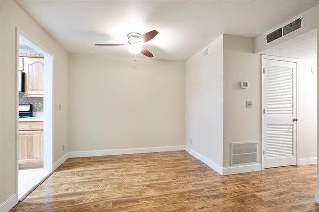 Building Photo - 408 River Run Dr