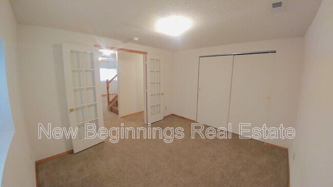 Building Photo - 5999 Pioneer Mesa Dr