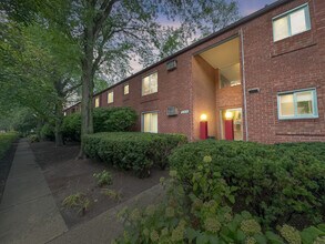 Building Photo - 355 E 14 Mile