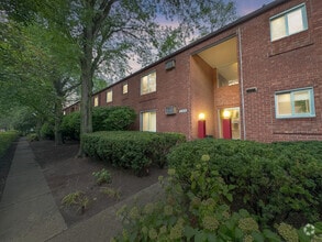 Building Photo - 355 E 14 Mile
