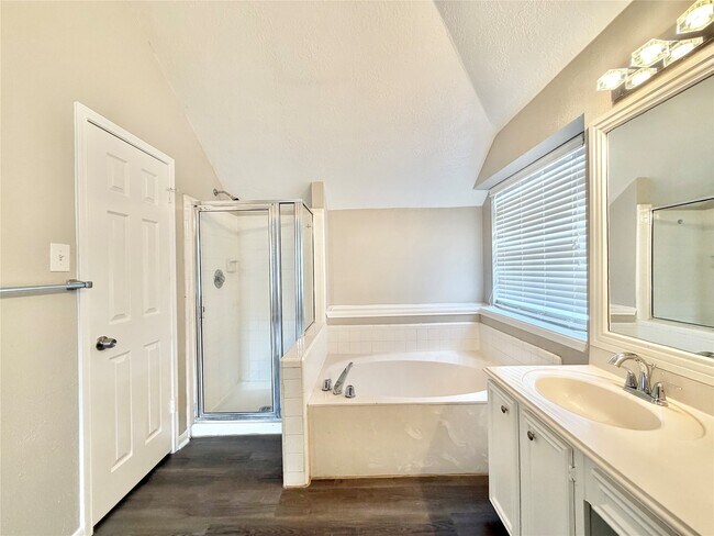 Building Photo - 6315 Laurel Bush Ln