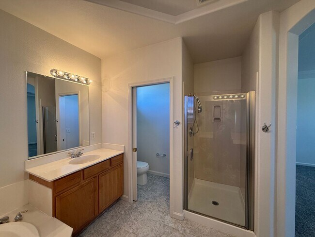 Building Photo - 4-bedroom two story in Sylvan School District!