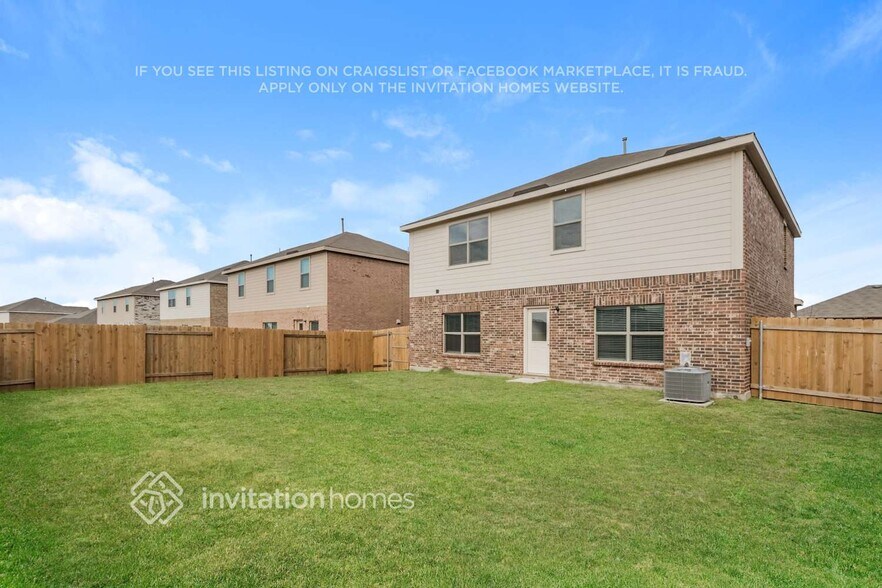 Building Photo - 3023 Chico Dr