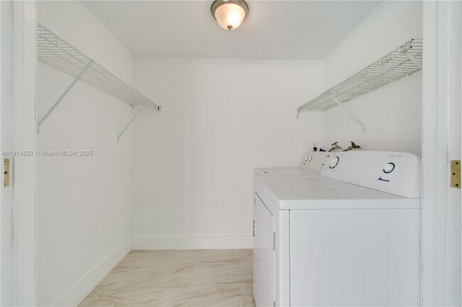 Building Photo - 10621 SW 111th St