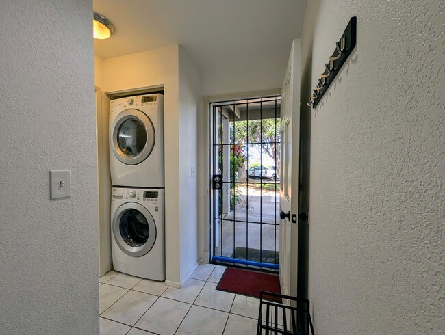 Building Photo - Available November 1, 2025 | A charming gr...