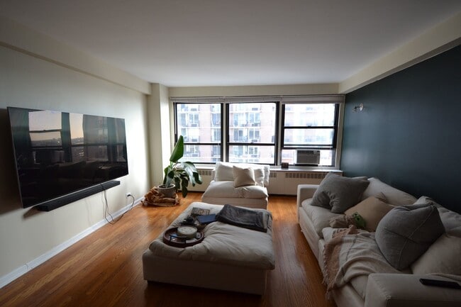 Building Photo - 4180 N Marine Dr