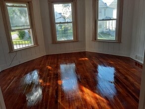 Building Photo - 513-513 Wetmore St