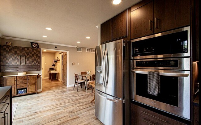 Building Photo - 600 Liddon Ave