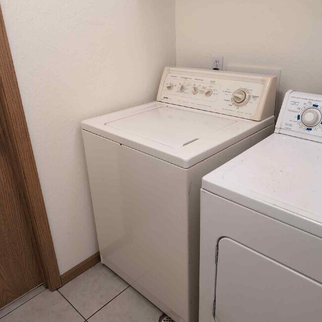 Building Photo - 408 Ming St