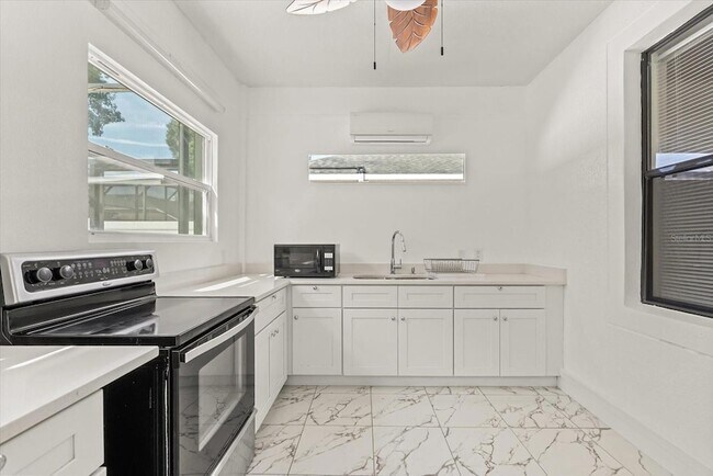 Building Photo - 871 Blairmont Ln