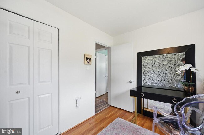 Building Photo - 6426 Carriage Dr