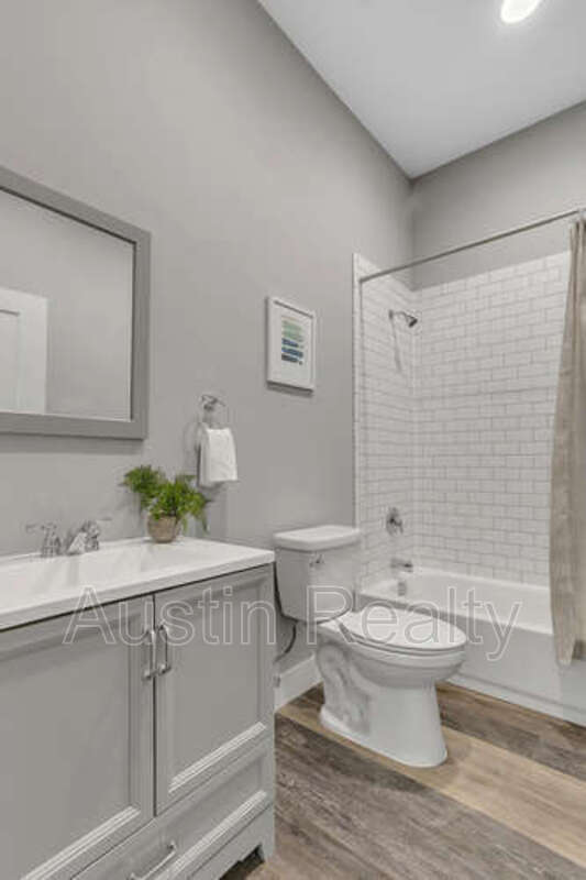 Building Photo - 5347 Nottingham Ave