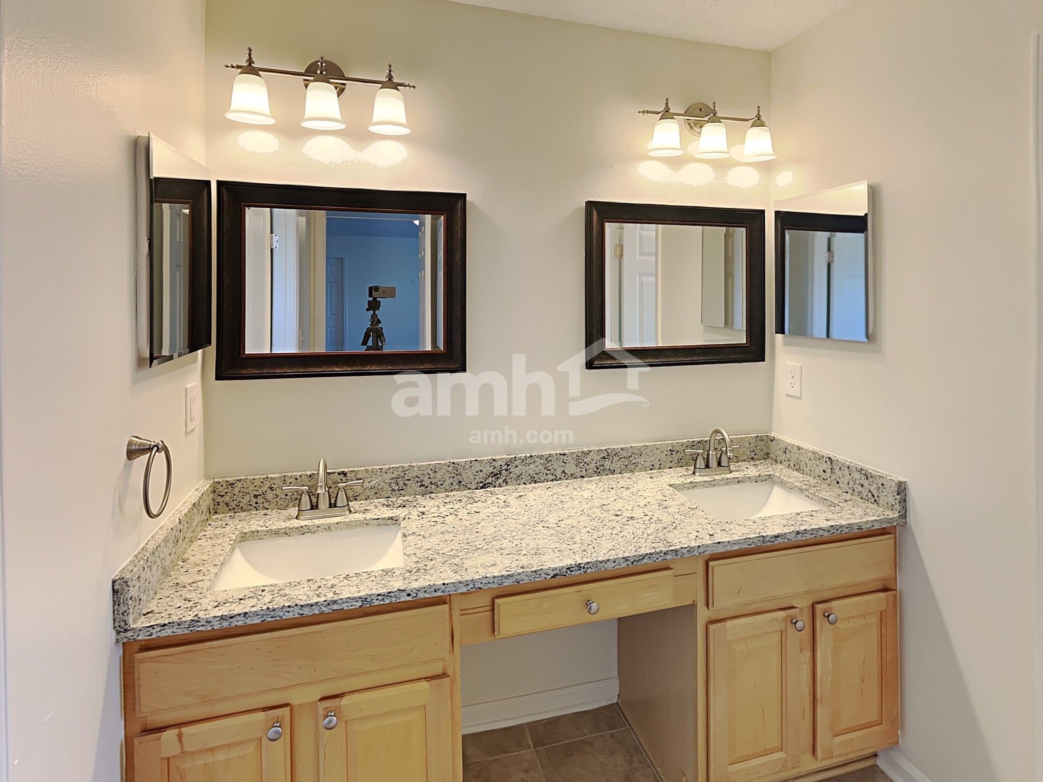 Building Photo - 901 Autumn Green Ct