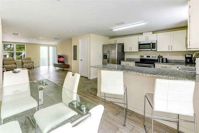 Building Photo - 1620 NE 110th St