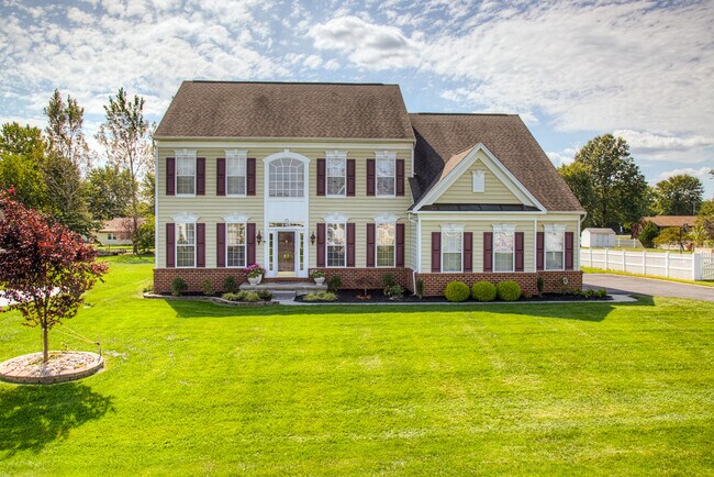 Building Photo - 33 Hempstead Dr