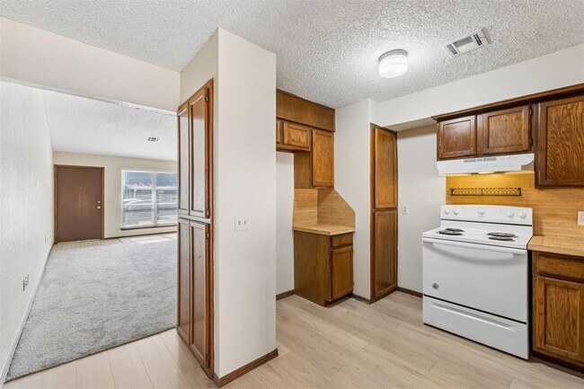 Building Photo - 208 Hudson Pl